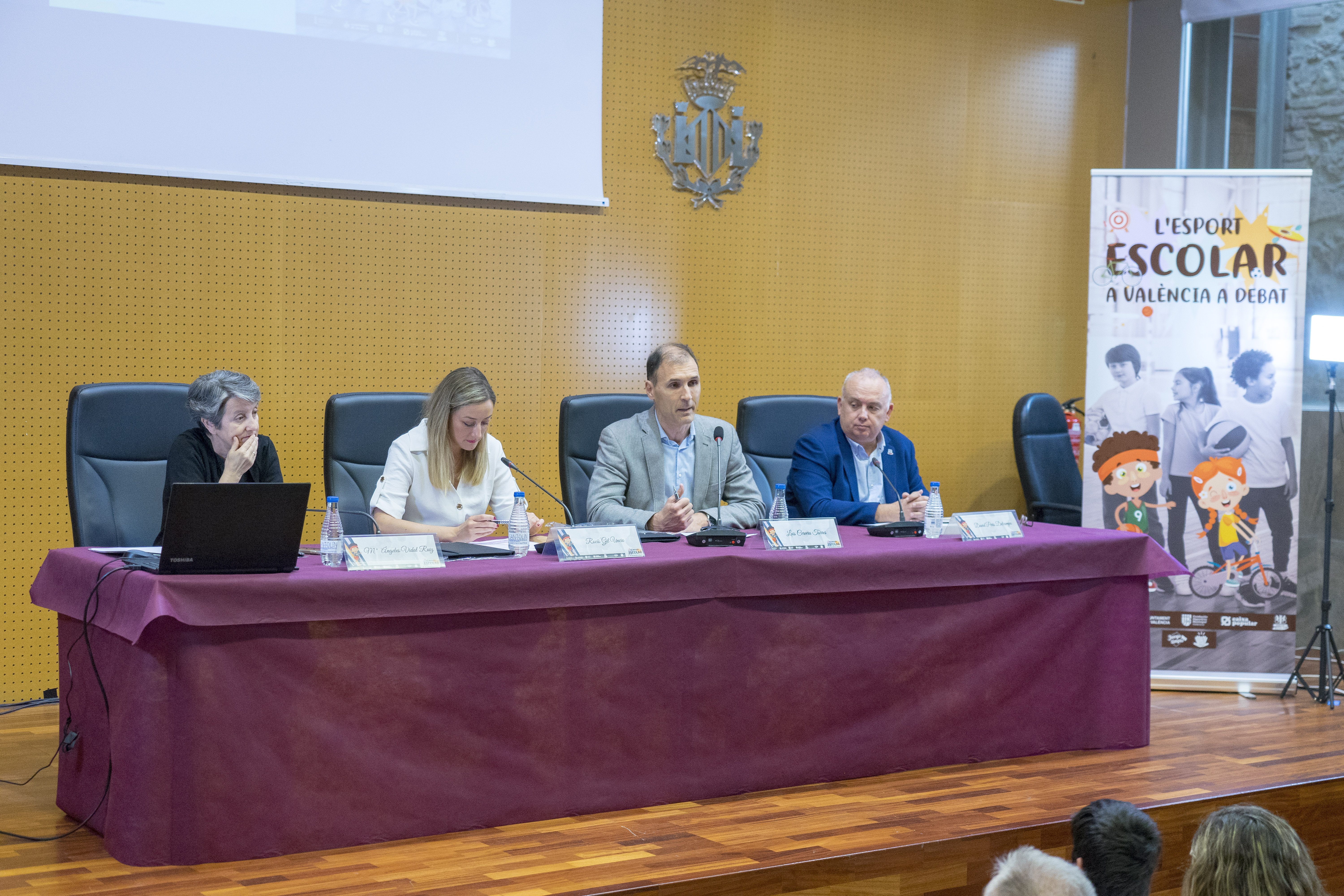 “L'Esport Escolar, a debat”, ha sigut inaugurat per la regidora d'Esports, Igualtat i Educació de l'Ajuntament de València, Rocío Gil i ha abordat els principals reptes de l'esport per a menors.