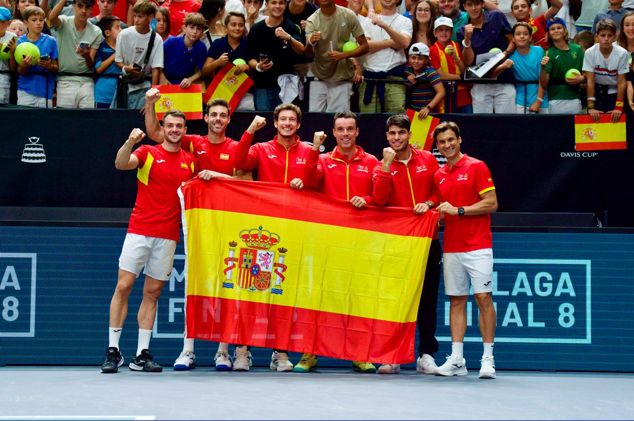 València espenta a Espanya a la Final de la Copa Davis 