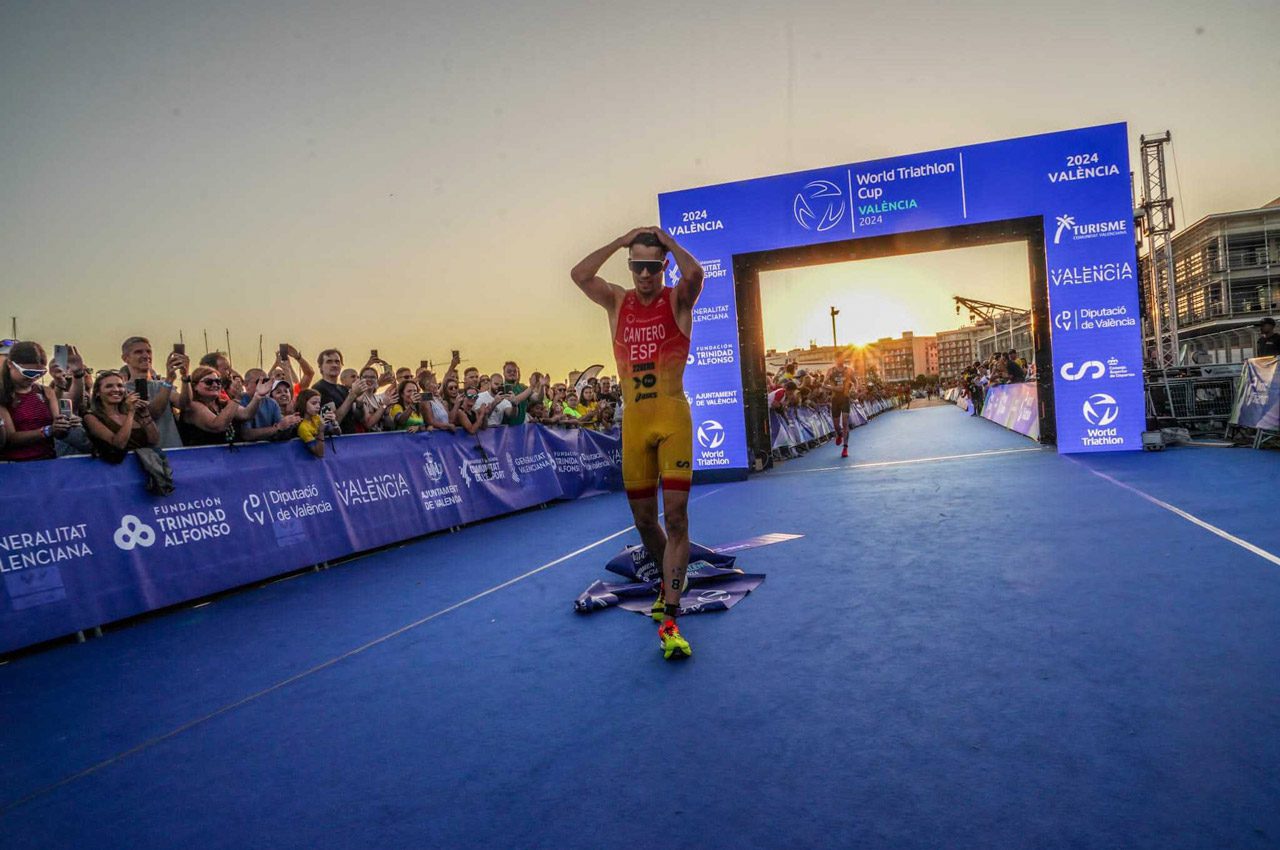 Els triatletes Pedro Segrelles i Sara Bonillo s'alcen amb la victòria en supersprint