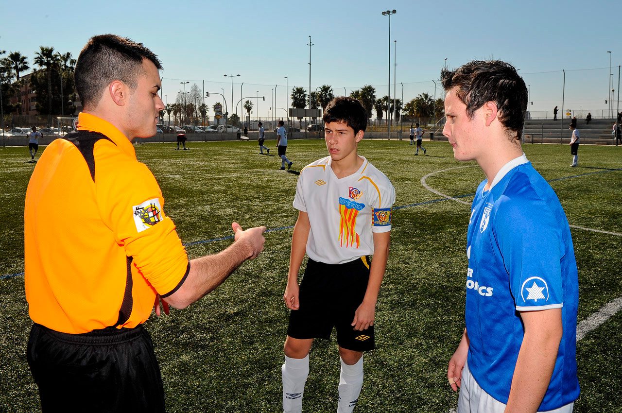 La Fundación Deportiva Municipal ha iniciado una nueva campaña de promoción y captación de árbitros para la temporada 2024-2025