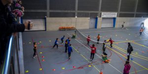 El polideportivo Nou Moles acoge una jornada de minivoley que reunirá a 135 deportistas