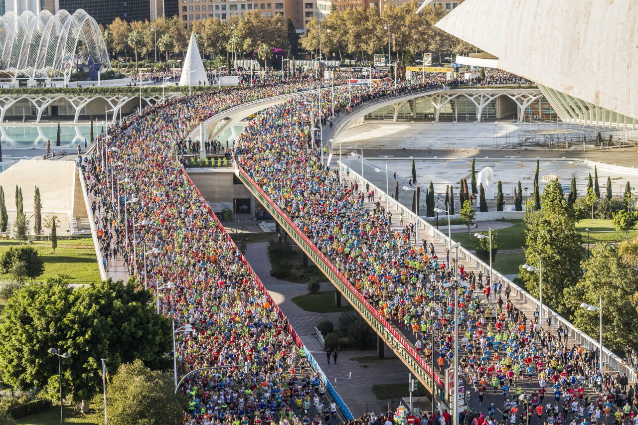 Valencia Disfruta En La Calle De Un Maratón Que Finalizan 11.523 ...